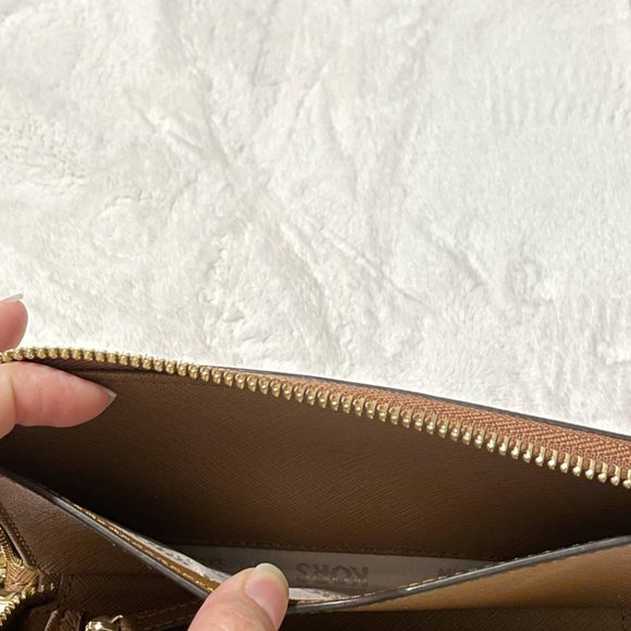 Michael Kors Jet Set Smartphone Wristlet - Picture 11 of 13